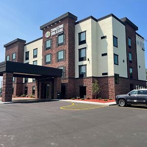 Cobblestone Hotel & Suites - Little Chute